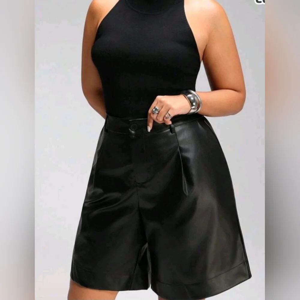 SHEIN Plus Casual PU Shorts - Picture 3 of 4